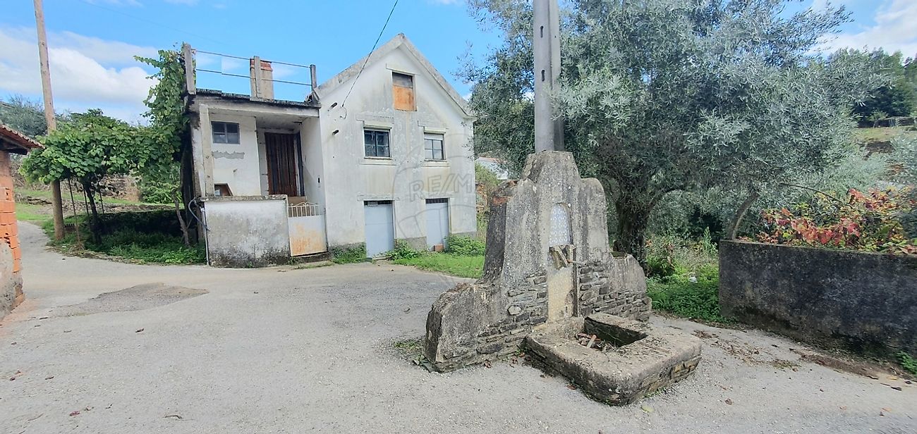 5 bedrooms House in Alvares, Portugal No. 161047