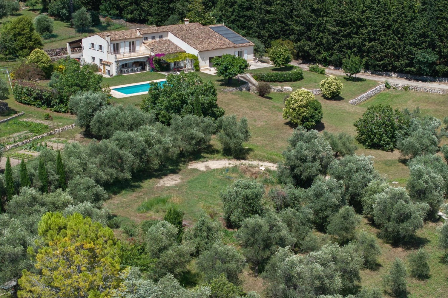 6 bedrooms Villa in Grasse, France No. 1426