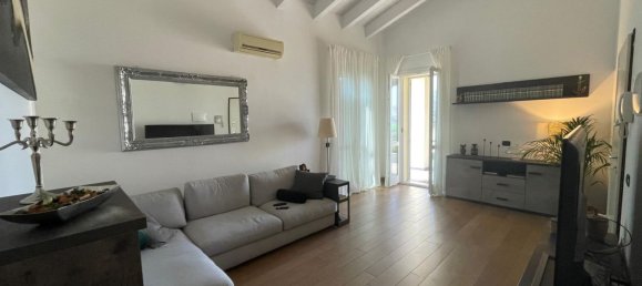 5 rooms Penthouse in Carpi, Italy No. 124882 2