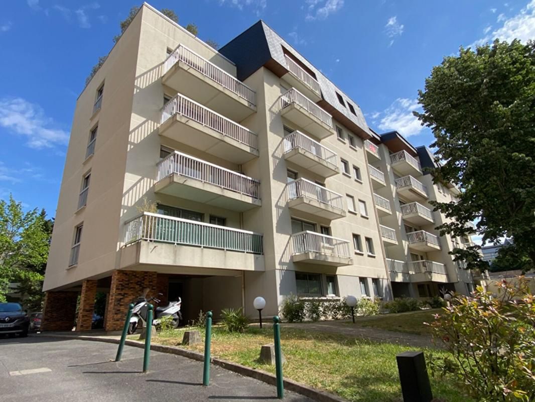 4 bedrooms Apartment in Le Raincy, France No. 162229