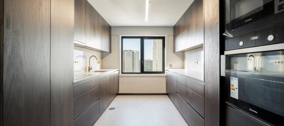 4 bedrooms Apartment in Porto, Portugal No. 95145 7