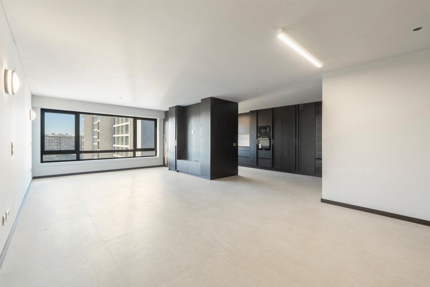 4 bedrooms Apartment in Porto, Portugal No. 95145