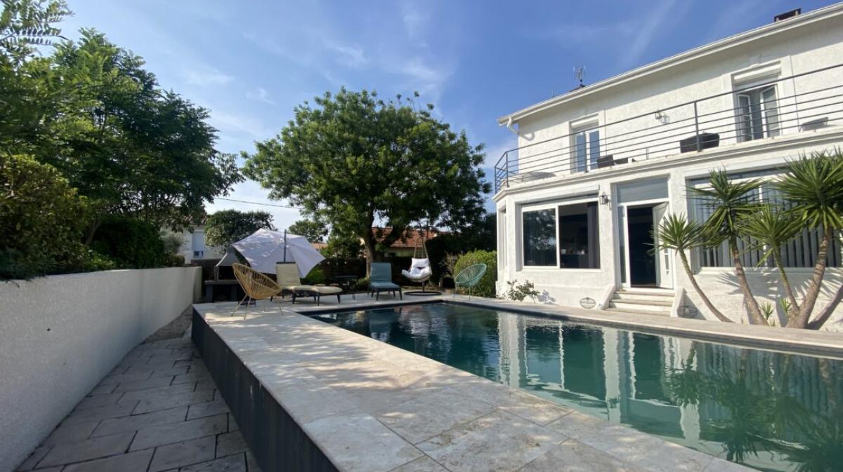 Коммерческая недвижимость с 4 спальнями в Безье, Франция № 37986