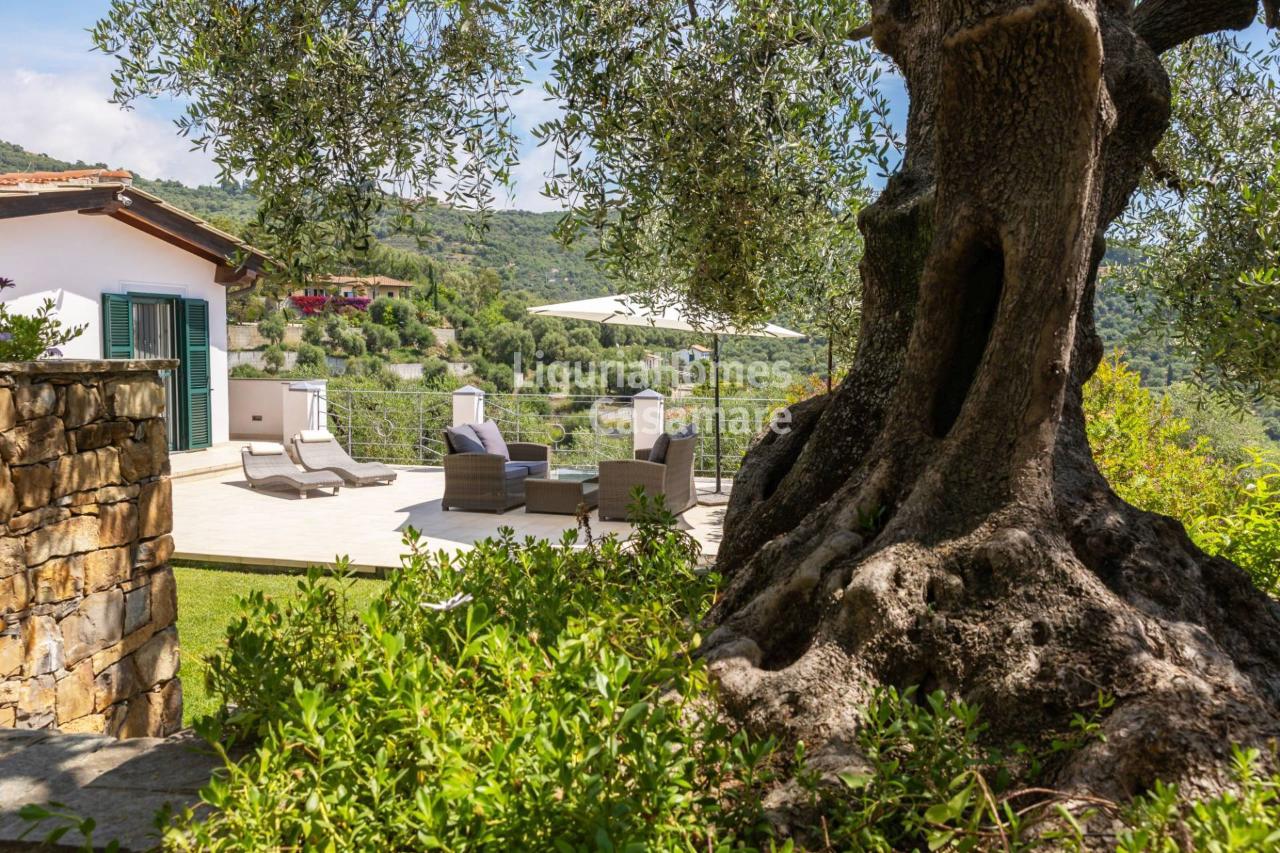 Villa de 7 habitaciónes en Civezza, Italy No. 8281