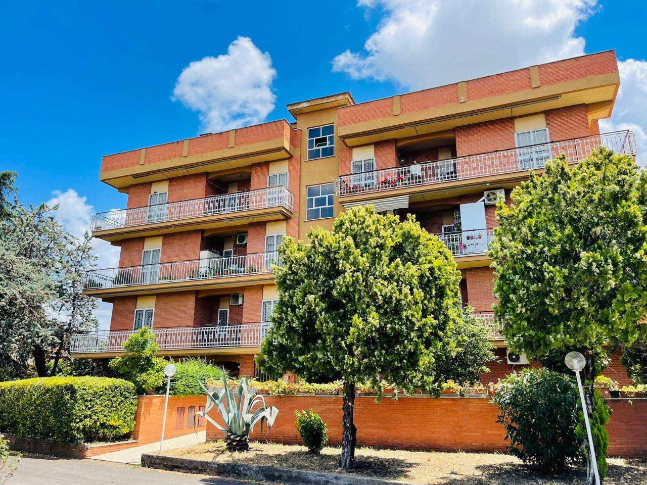 3 rooms Penthouse in Rome, Italy No. 38001