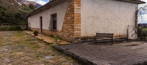 Вилла с 6 спальнями в Айлано, Италия № 325675 2