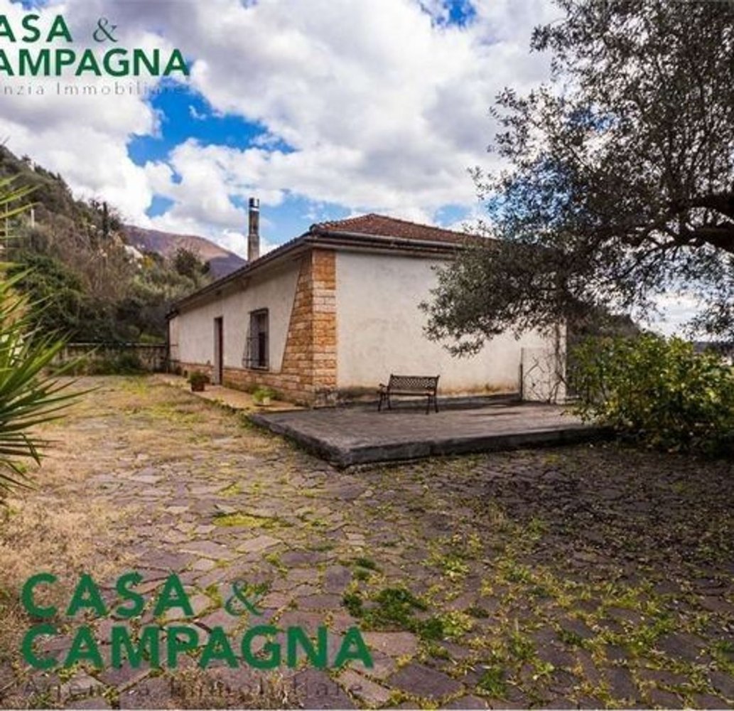 Вилла с 6 спальнями в Айлано, Италия № 325675