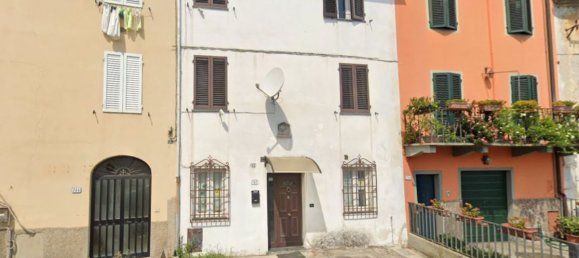 5 rooms Apartment in Lucca, Italy No. 51392 2