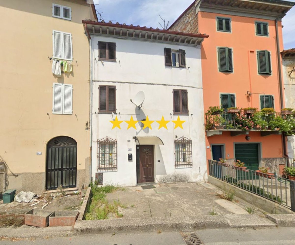 5 rooms Apartment in Lucca, Italy No. 51392