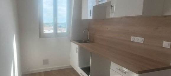 1 bedroom Apartment in Fontenay-sous-Bois, France No. 282265 5