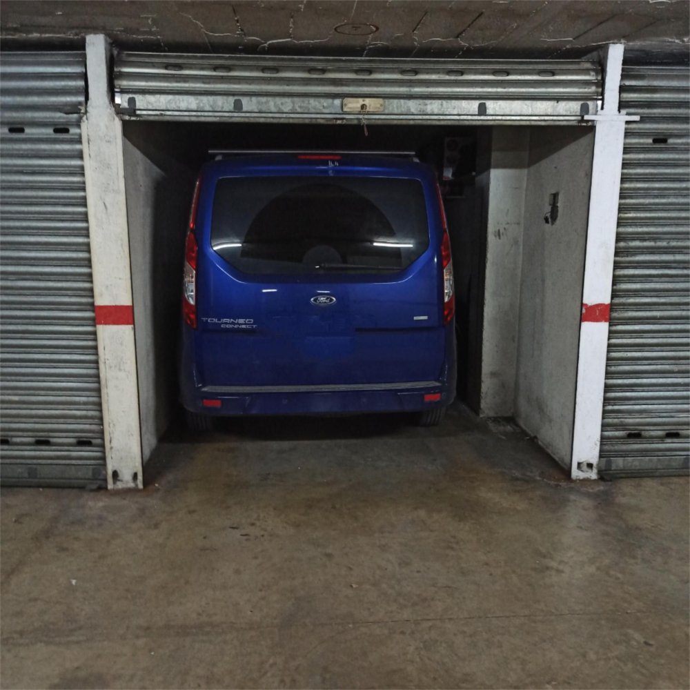  Garage in Salt, Spain No. 166048