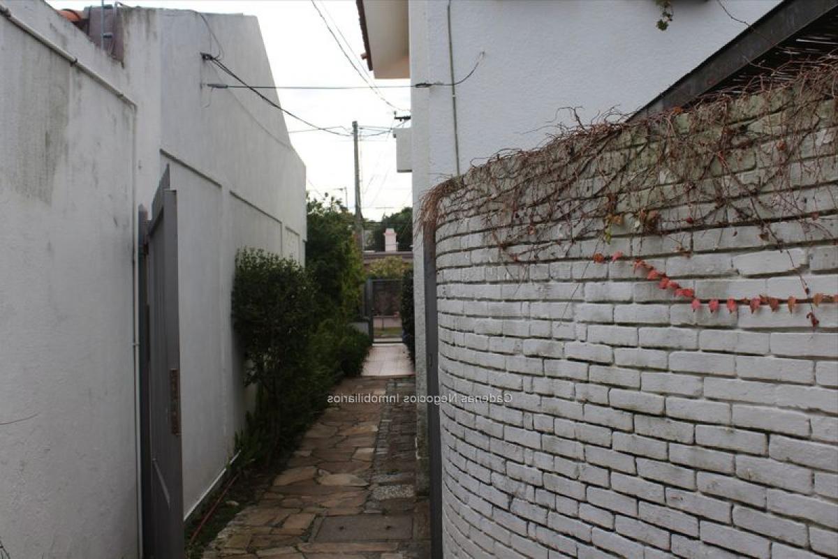 3 bedrooms House in Montevideo, Uruguay No. 8305