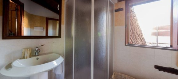 Вилла с 5 комнатами в Кьярамонте Гульфи, Италия № 221470 39