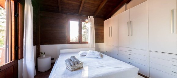 Вилла с 5 комнатами в Кьярамонте Гульфи, Италия № 221470 41