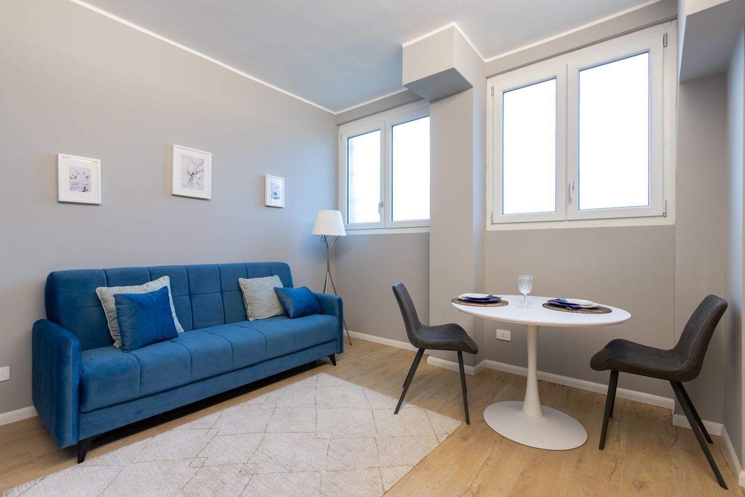 55m² Office in Milan, Italy No. 385793