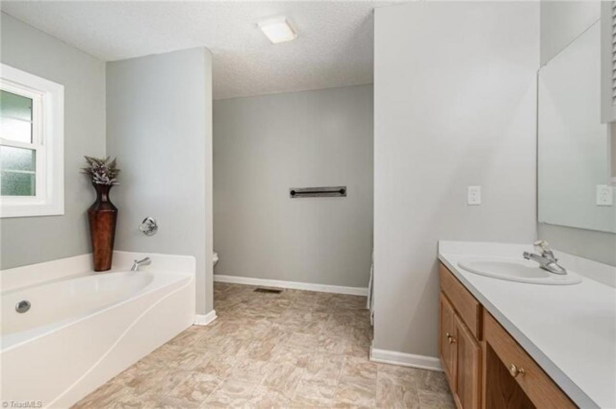 3 bedrooms House in Pleasant Garden, USA No. 427796