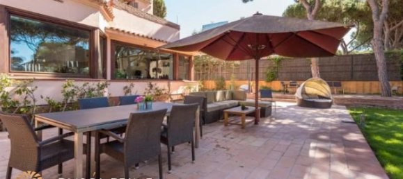 6 Schlafzimmer Villa in Gava, Spain, Nr. 111 16