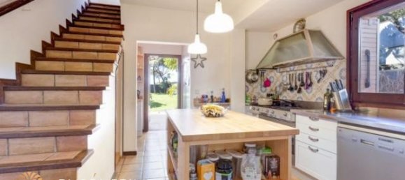 6 Schlafzimmer Villa in Gava, Spain, Nr. 111 3