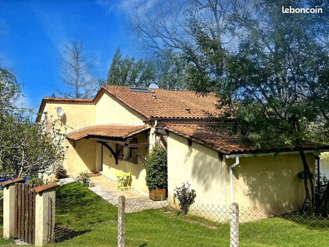 3 bedrooms House in Dordogne, France No. 337139