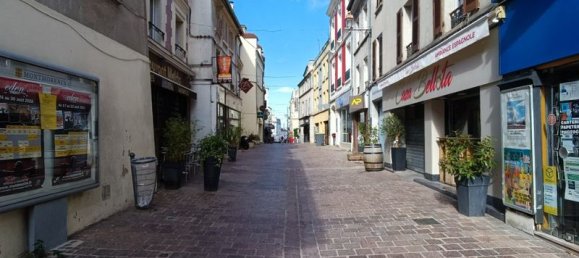 1 bedroom Apartment in Montmorency, France No. 328794 2