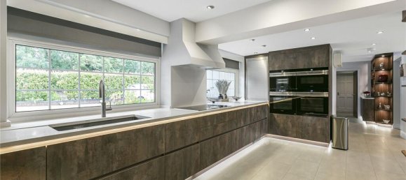 5 bedrooms House in Enfield, United Kingdom No. 6588 13