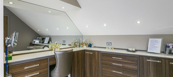 5 bedrooms House in Enfield, United Kingdom No. 6588 47