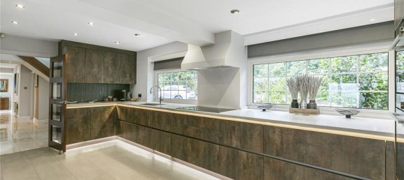 5 bedrooms House in Enfield, United Kingdom No. 6588 10