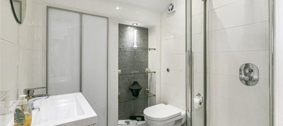 5 bedrooms House in Enfield, United Kingdom No. 6588 55