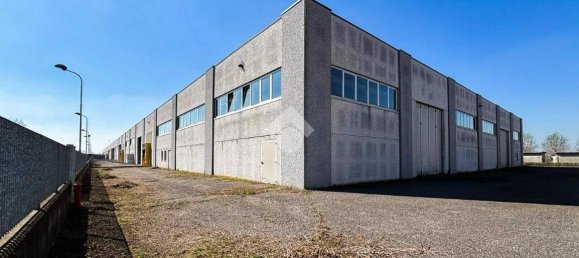 6000m² Warehouse in Offlaga, Italy No. 52693 42