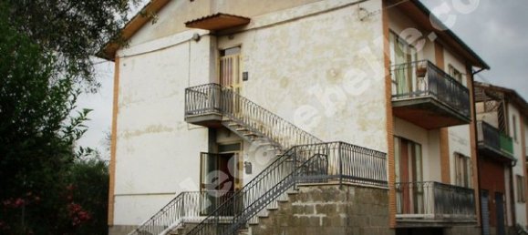 Квартира с 4 комнатами в Витербо, Италия № 103720 8