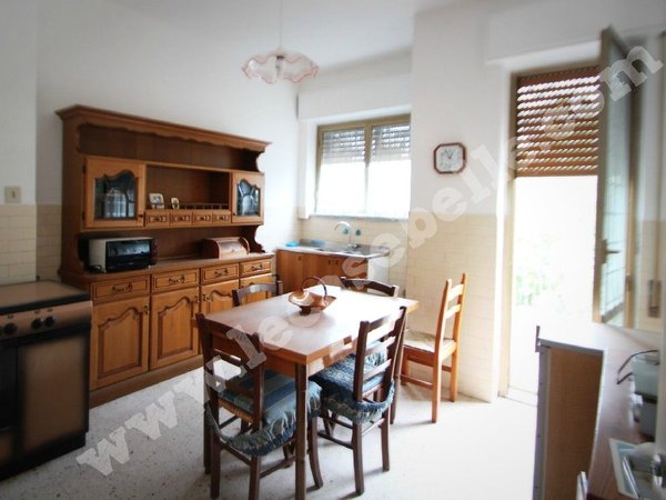 Квартира с 4 комнатами в Витербо, Италия № 103720