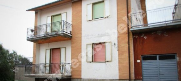 Квартира с 4 комнатами в Витербо, Италия № 103720 10