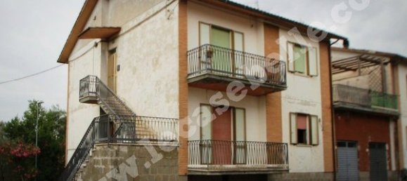 Квартира с 4 комнатами в Витербо, Италия № 103720 9