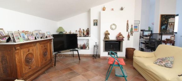 3 bedrooms Apartment in Caserta, Italy No. 377713 9