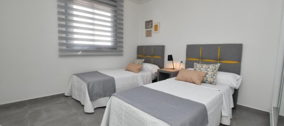 2 bedrooms Penthouse in Urbanizacion Las Filipinas, Spain No. 6736 17