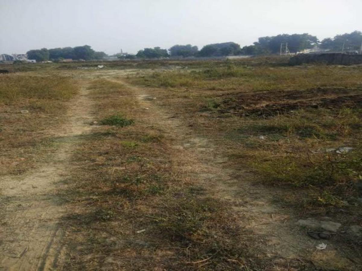  Land in Noida, India No. 30977