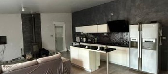 275m² Commercial property in Ploeren, France No. 312837 8