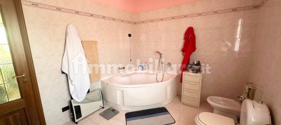 3 Schlafzimmer Villa in Borgo Ticino, Italy, Nr. 265033 29