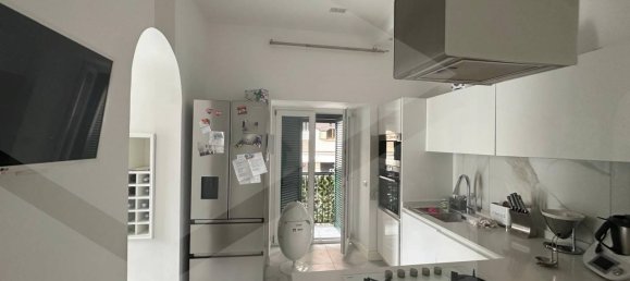 3-salle Appartement à Naples, Italy No. 24884 24