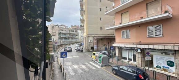 3-salle Appartement à Naples, Italy No. 24884 11
