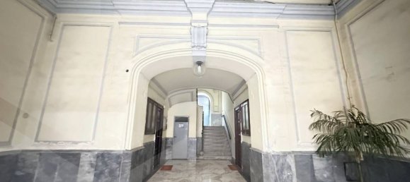 3-salle Appartement à Naples, Italy No. 24884 4