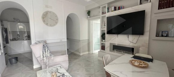3-salle Appartement à Naples, Italy No. 24884 22