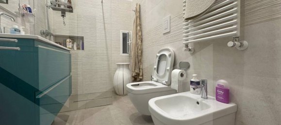 3-salle Appartement à Naples, Italy No. 24884 35