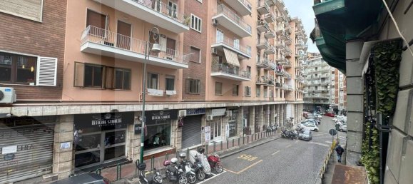 3-salle Appartement à Naples, Italy No. 24884 13