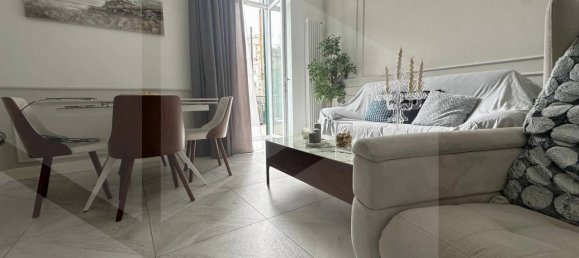 3-salle Appartement à Naples, Italy No. 24884 14