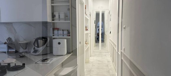 3-salle Appartement à Naples, Italy No. 24884 3