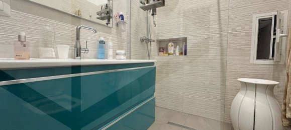 3-salle Appartement à Naples, Italy No. 24884 45