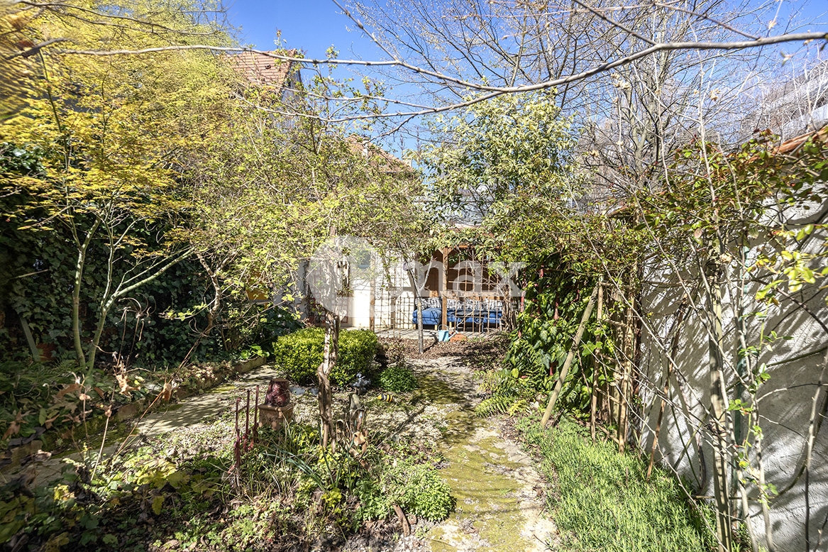 2 bedrooms Apartment in Courbevoie, France No. 119031