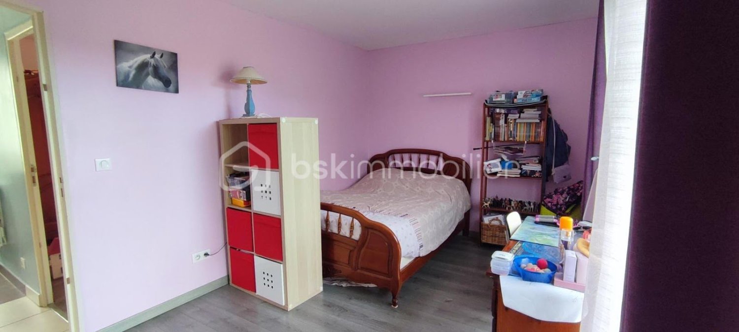 3 bedrooms House in Charentilly, France No. 40688