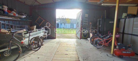 3 bedrooms House in Charentilly, France No. 40688 9